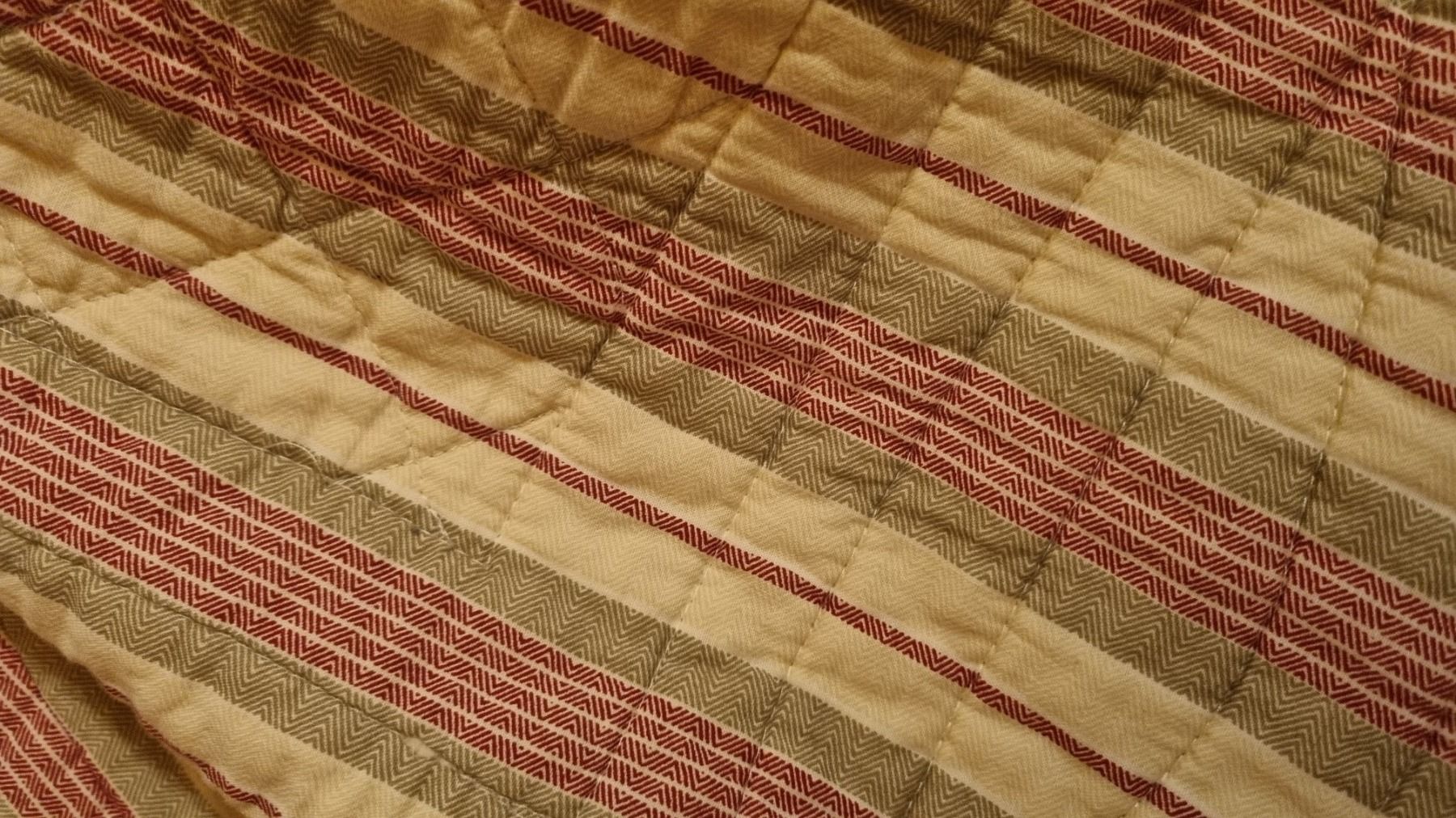Coperte: 2x Patchwork Tagesdecken inkl. 2x Zierkissen – Usato da Oberrieden venduto da Spencer10 8