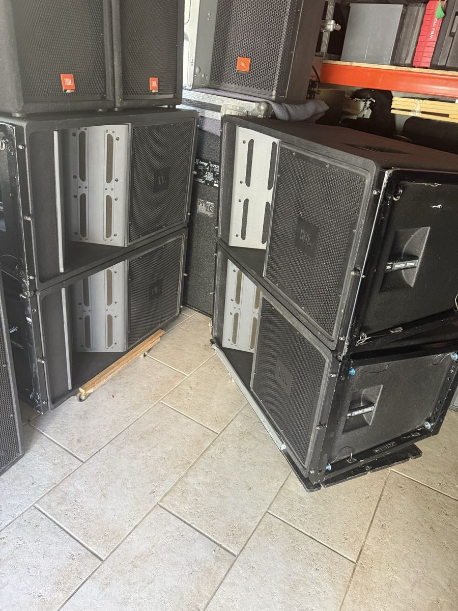 JBL Lautsprecher: JBL Line Array PA Lautsprecher 4 Stk. – Gebraucht aus Nebikon von Electrovoice10