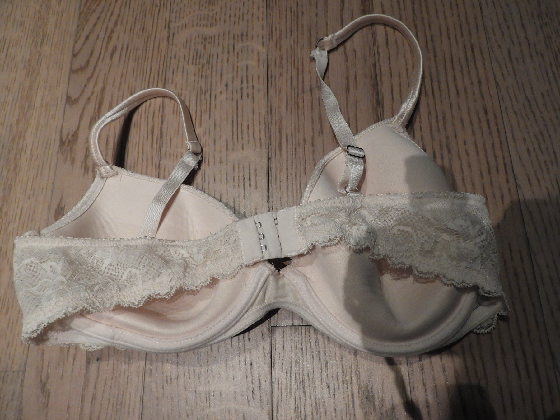 Altra biancheria intima: BH mit Spitze, Grösse 85C – Usato da Hergiswil NW venduto da Noema2006 1