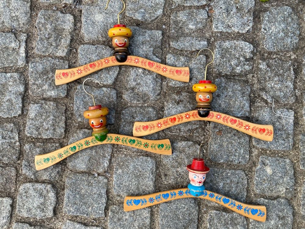 Baby Geschenkkorb Aus Holz - Mit Kleiderbügeln & Deko, Praktischer Aufbewahrungskorb