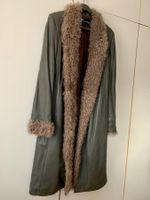 Rassiger Ledermantel mit Fell - wie neu!