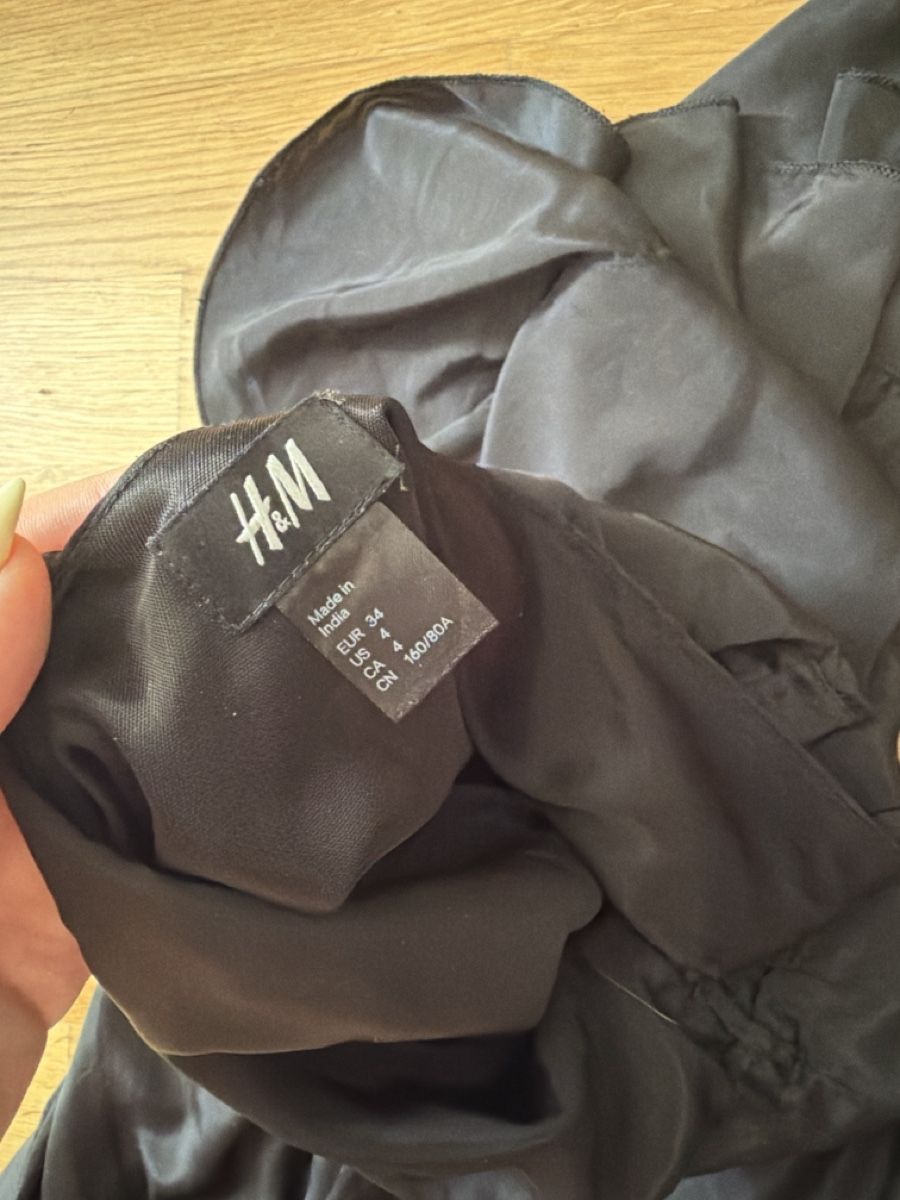 H&M Robes: Robe noire H&M – D'occasion à Le Locle par Mayd_h 2