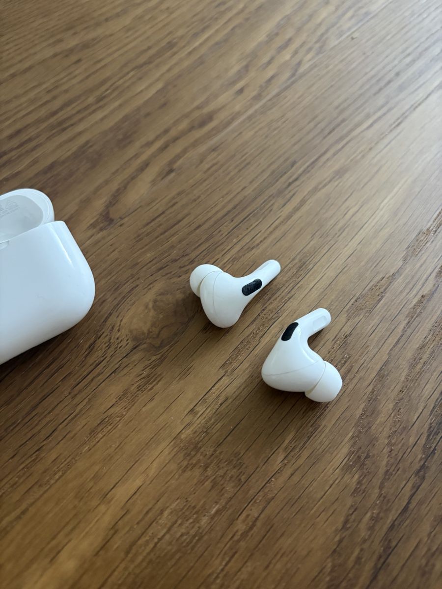 Apple Cuffie: Apple AirPods Pro mit Ladecase 1. gen – Usato da Thalwil venduto da Counterdude 5