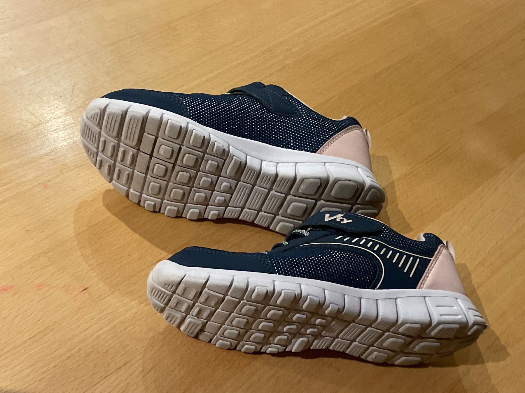 Chaussures garçon: Turnschuhe, Gr. 33, von Vty – D'occasion à Cham par 2eye 2