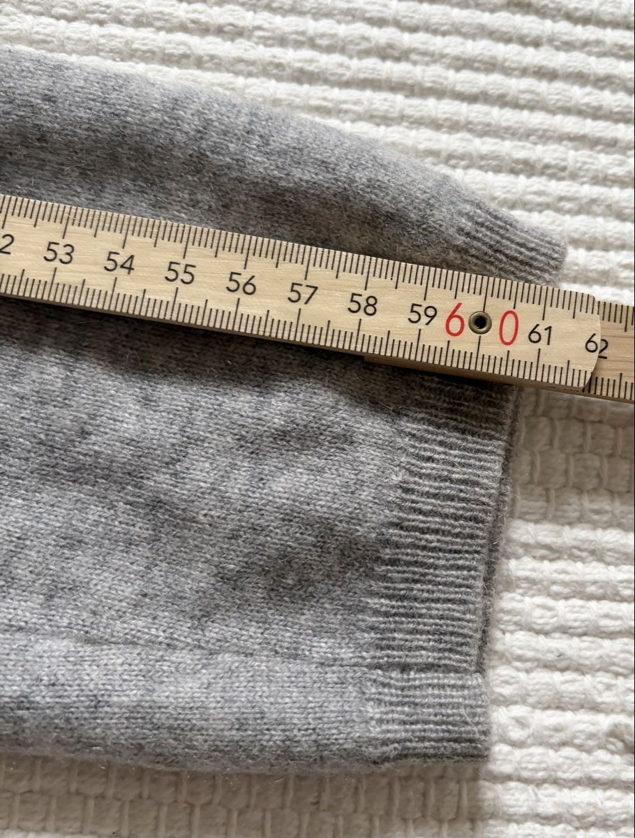 Maglioni & Felpe: Damen Kaschmir Strickjacke grau Grösse M  – Usato da Gossau venduto da Magic999 4