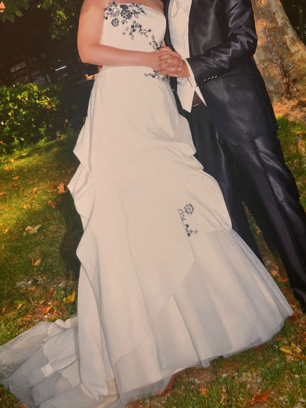 Kleider: Robe de mariée blanche & broderies noires – Gebraucht aus Lausanne von mel2dreams 5