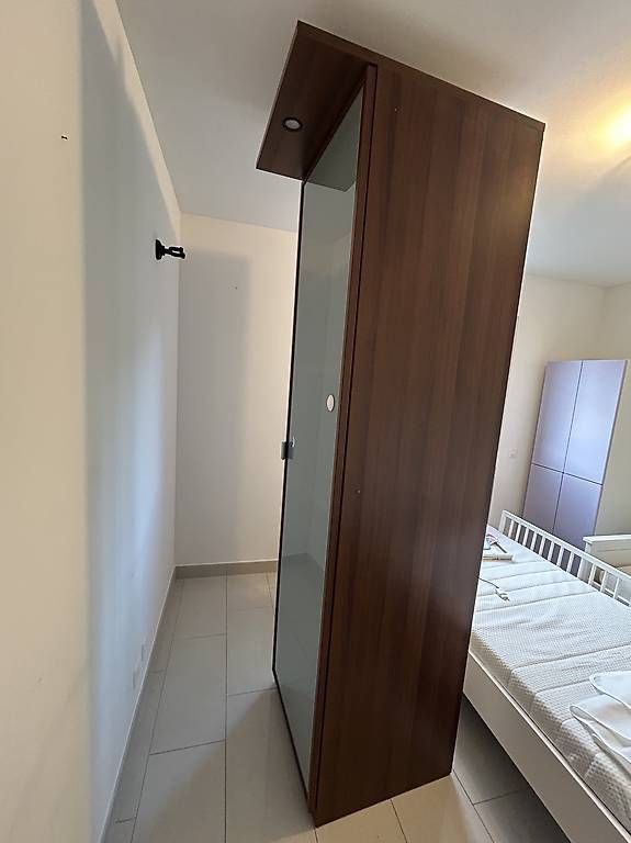 Armadi: Armadio in legno e vetro – Usato da Massagno venduto da lui_q9lt