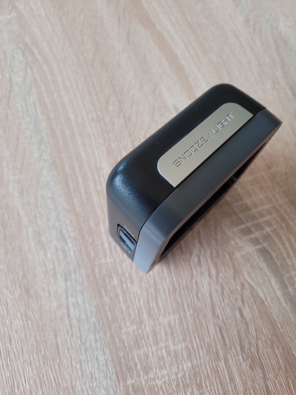 Sveglie: Digitaler Wecker mit Snooze und Licht – Usato da Uster venduto da 13smiley13 6