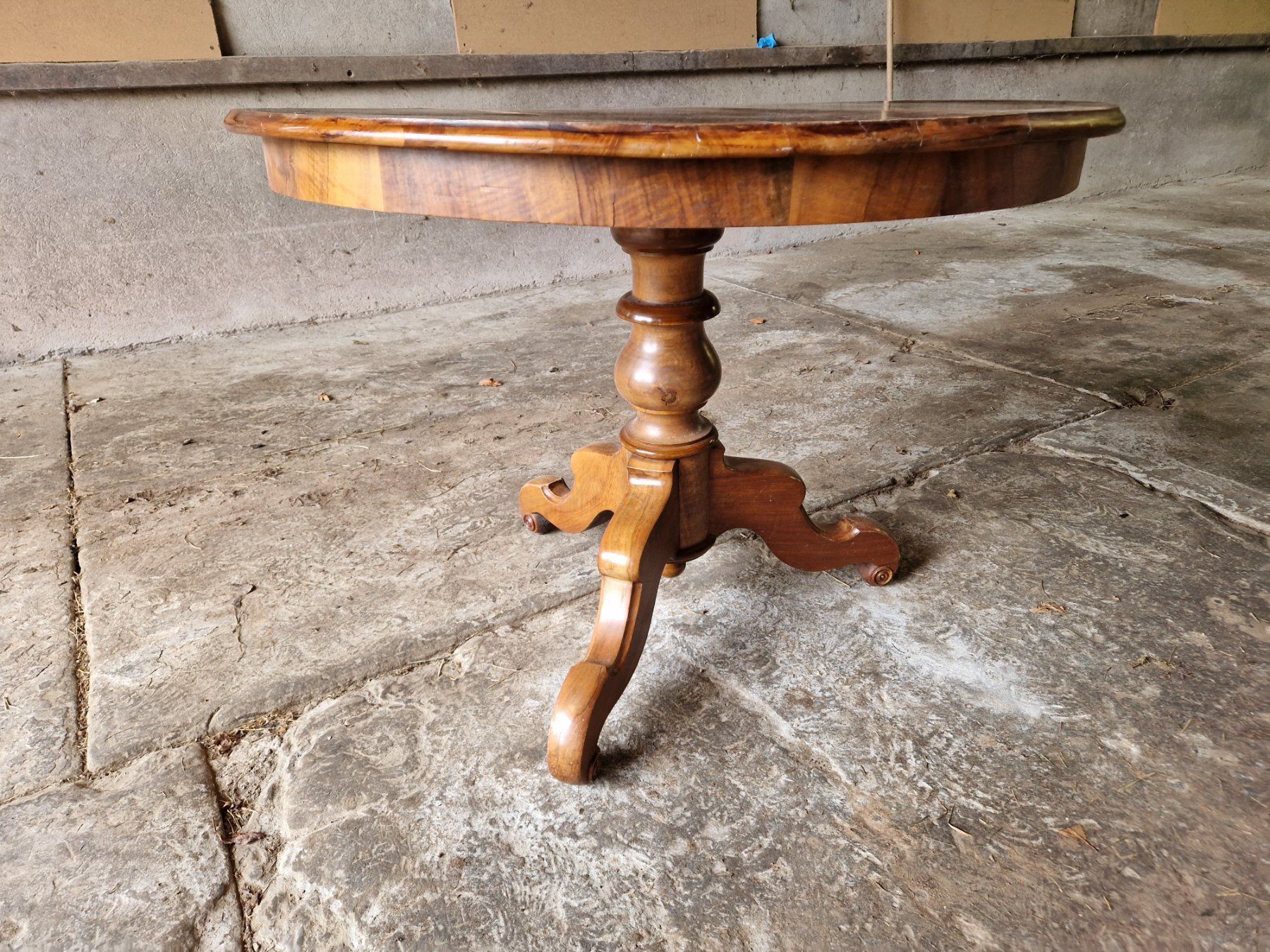 Tavoli: Runder Tisch  100cm mit Holzfuss – Usato da Wädenswil venduto da verebe 2
