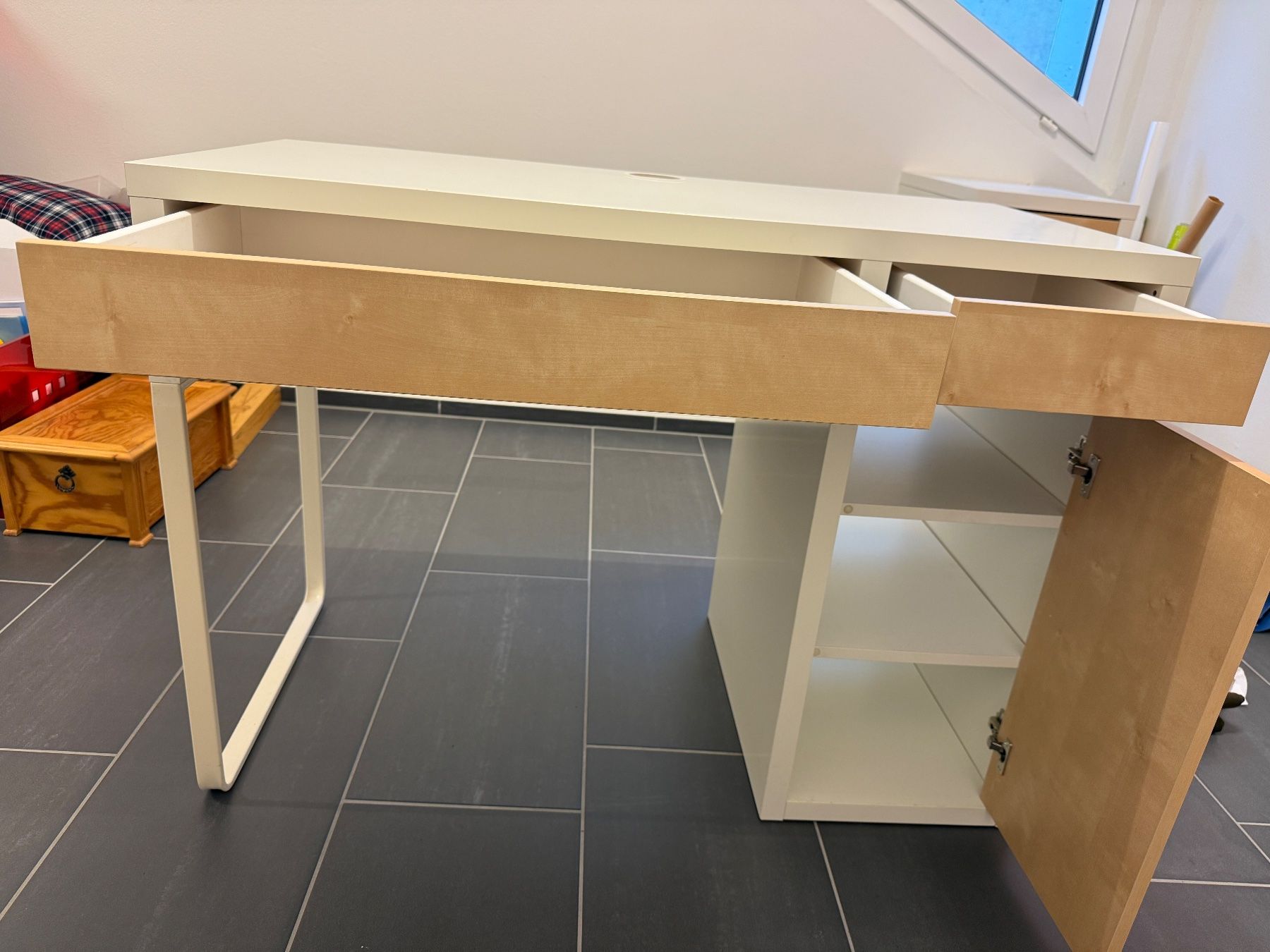 Ikea Scrivanie: Ikea Schreibtisch – Usato da Wiesendangen venduto da Fastwi 1