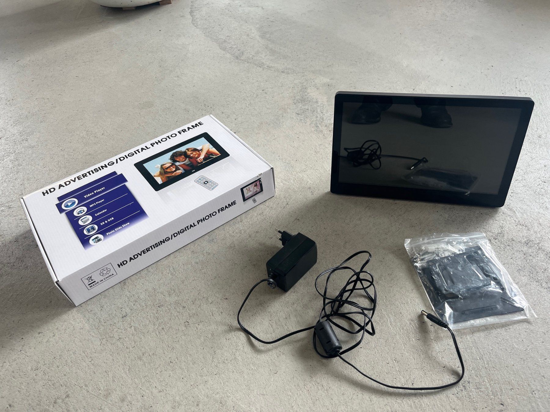Cornici: Digital Photo Frame 11.6" Touch – Usato da Basel venduto da TweaklabAG