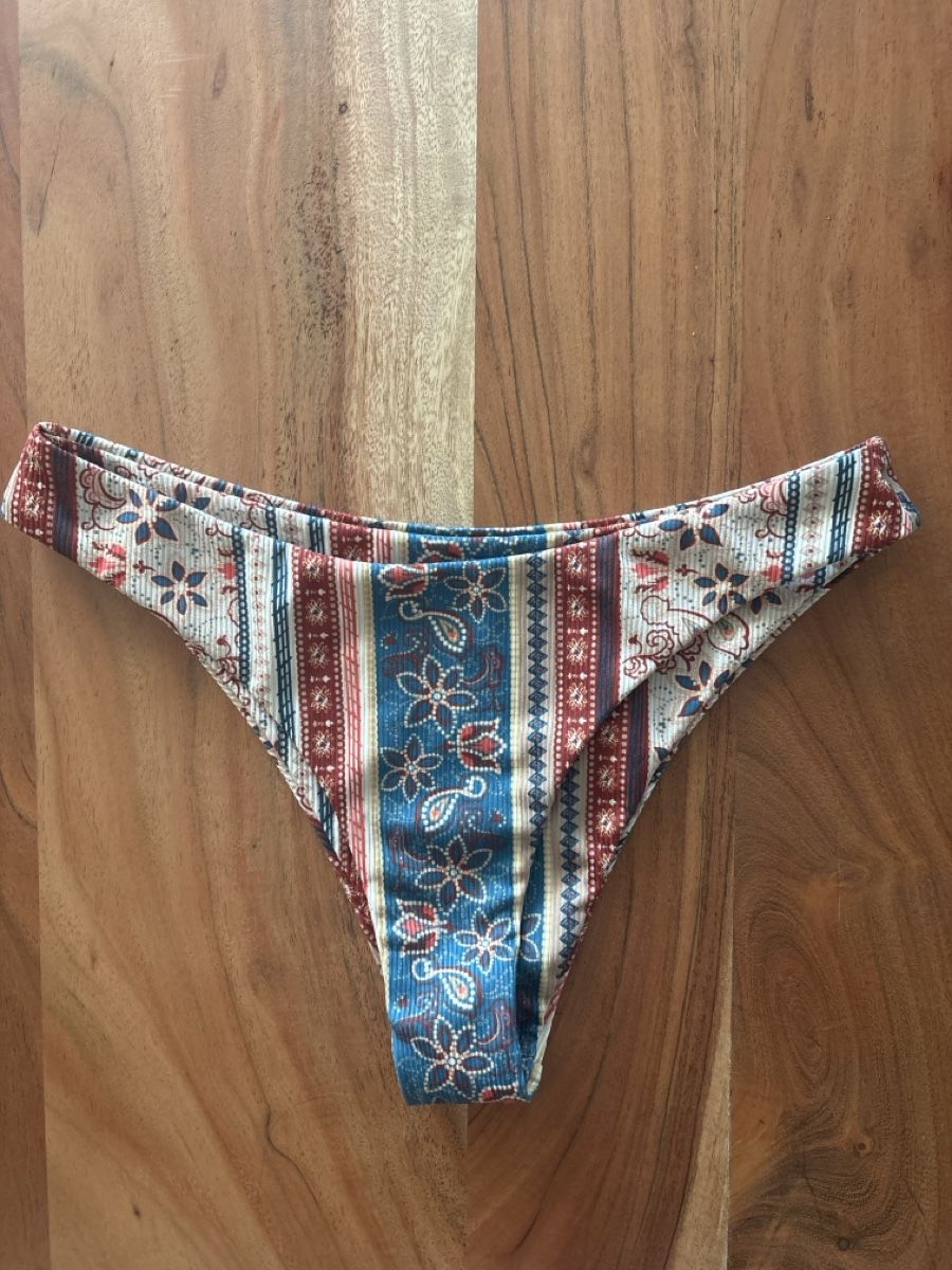 Badekleider & Bikinis: Bikinihose gemustert passend Grösse S – Gebraucht aus Bern von gwilla