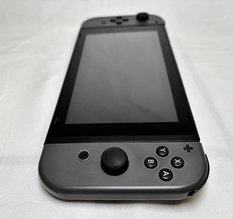 Nintendo Console: Nintendo Switch | Accessori + 2 giochi + 128GB SD – Usato da Gordola venduto da kar_gy5g 3