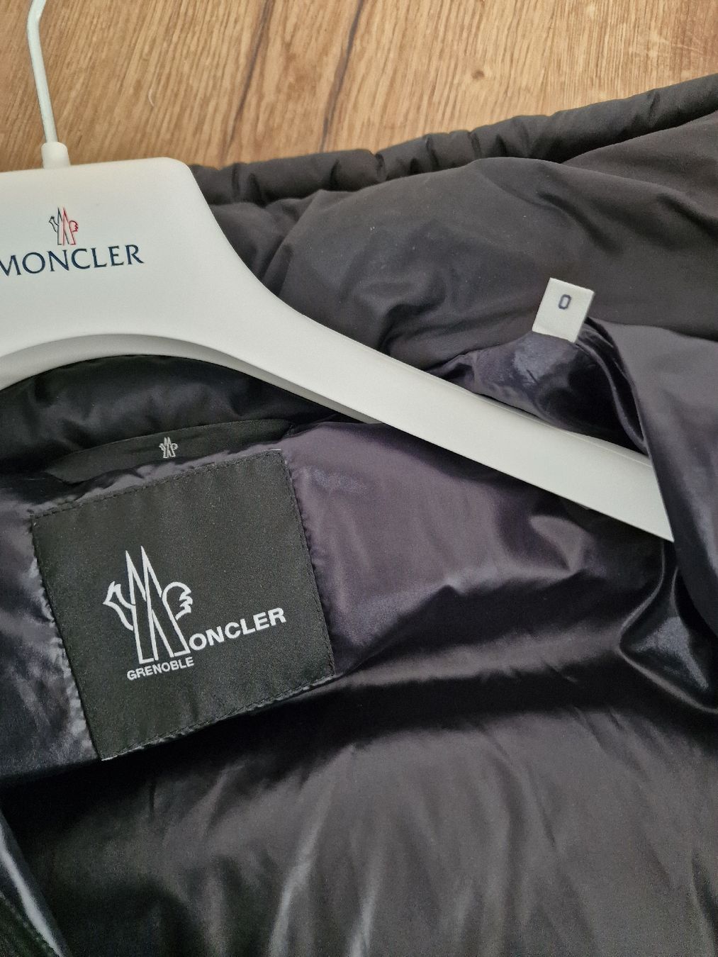 Moncler Giacche: Moncler Grenoble "Dixence" XS – Nuovo (secondo la descrizione) da Yverdon-les-Bains venduto da Ed9lude 4