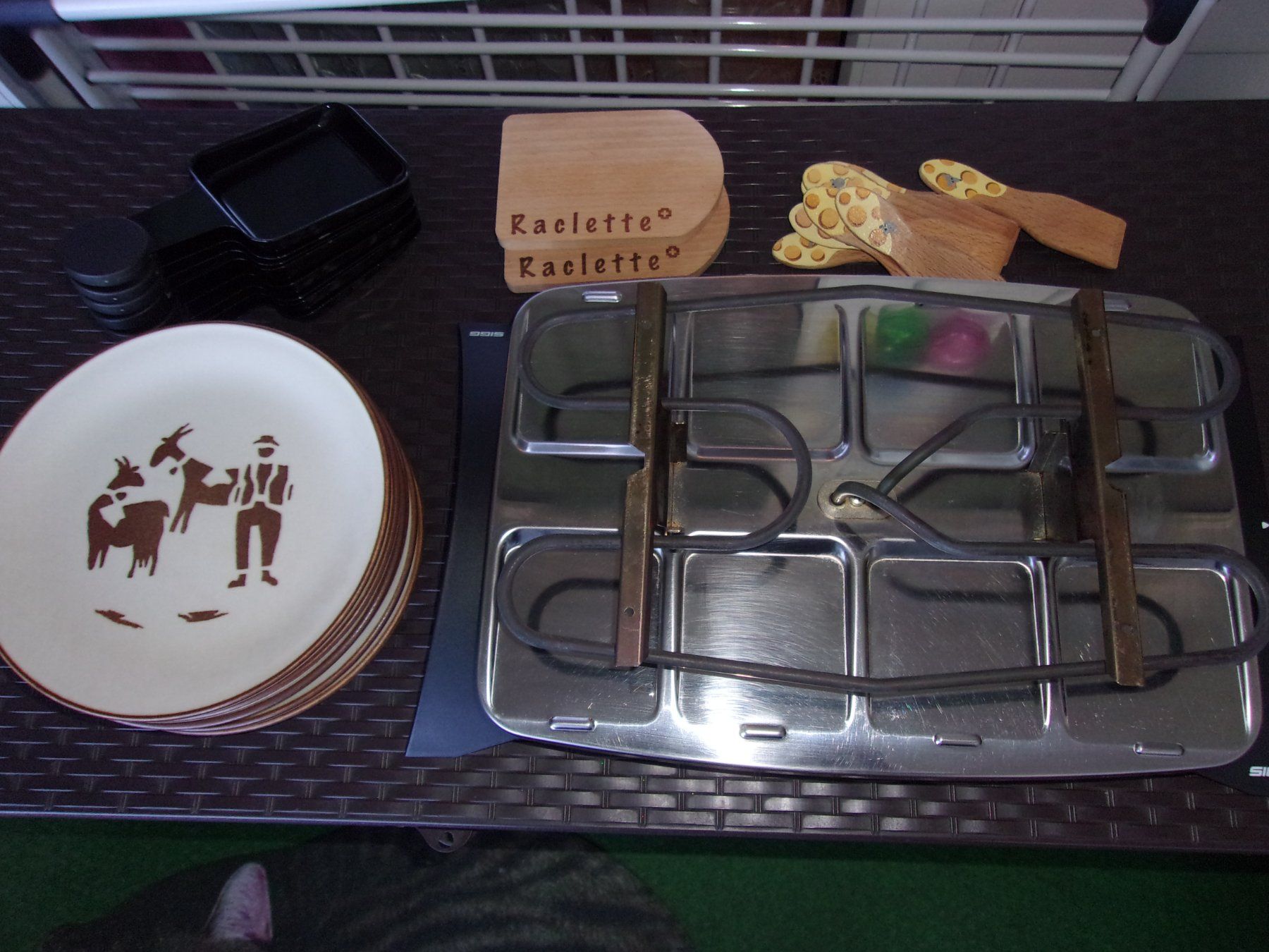 Komplettküchen: Appareil a raclette. – Gebraucht aus Preverenges von Caravane