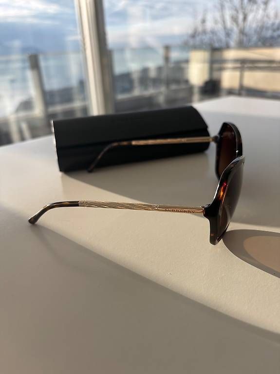 Lunettes & Verres: Lunettes de soleil Burberry – D'occasion à Chernex par mel_8db7 2