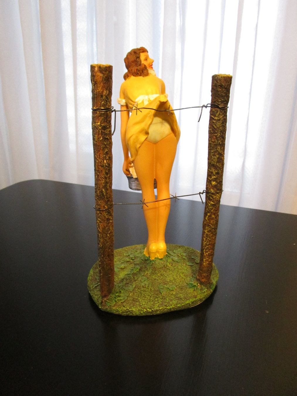 Statuette: Pin-Up Figur  Wäsche  ala Gil Elvgren – Usato da Ermatingen venduto da Kobold007 1