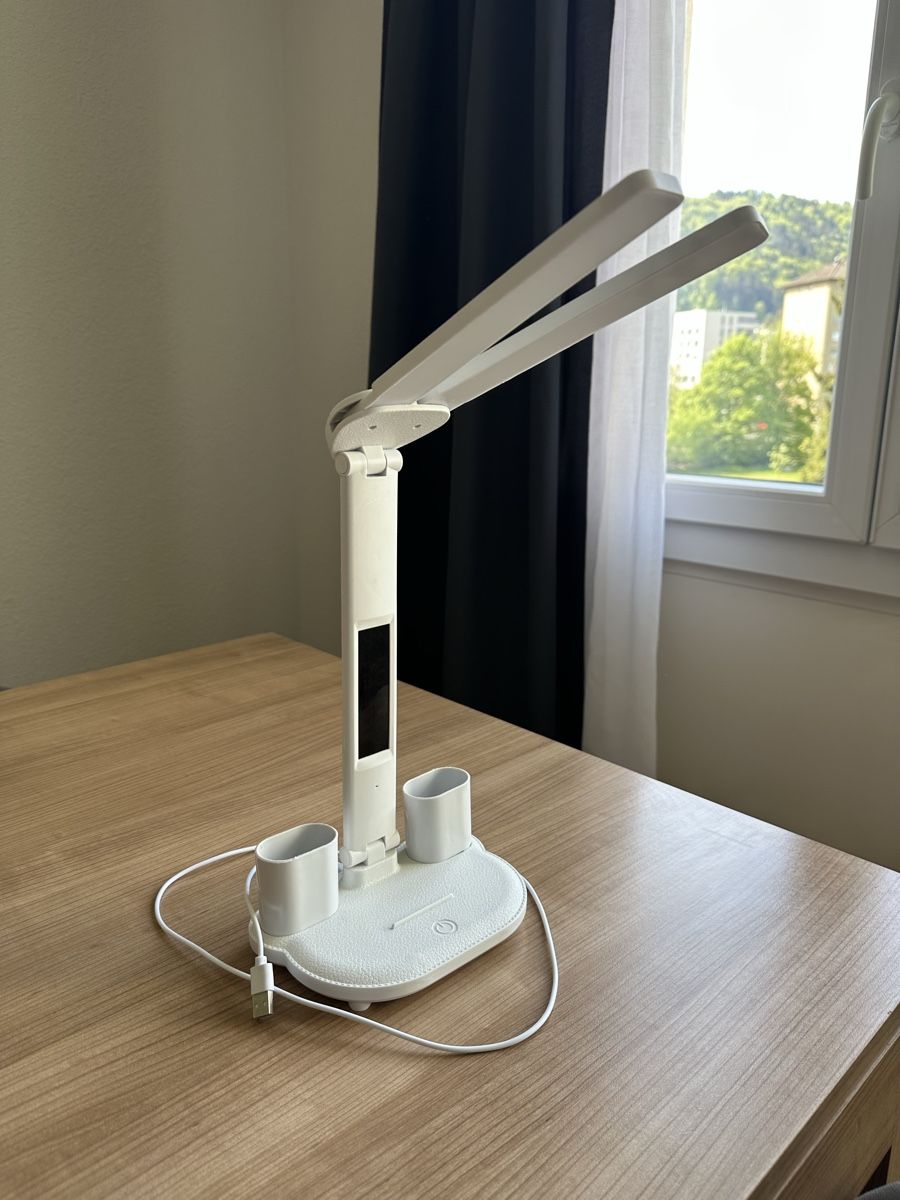 Lampade: Schreibtischlampe mit USB Anschluss – Nuovo (secondo la descrizione) da Luzern venduto da str_2s7l