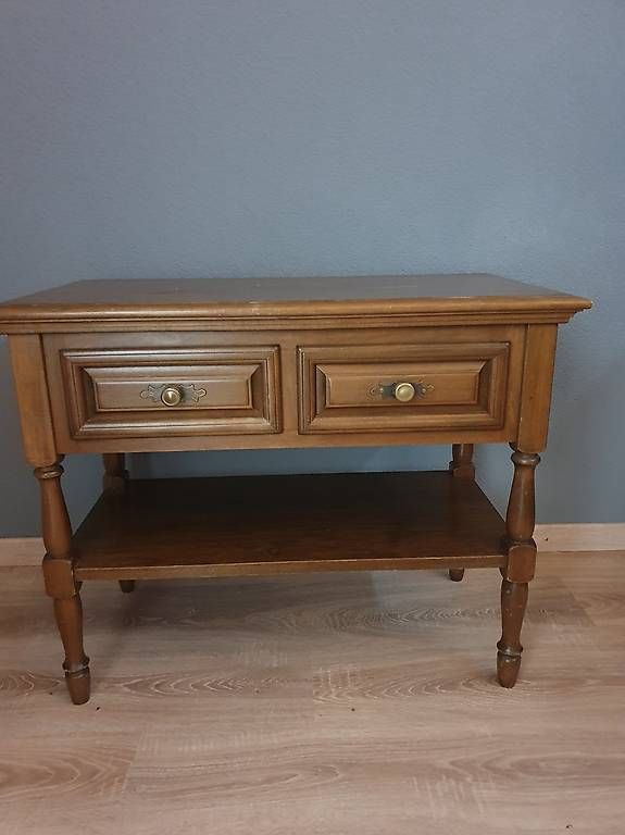 Commodes: Petit meuble ancien – D'occasion à Payerne par dur_6vmz 2