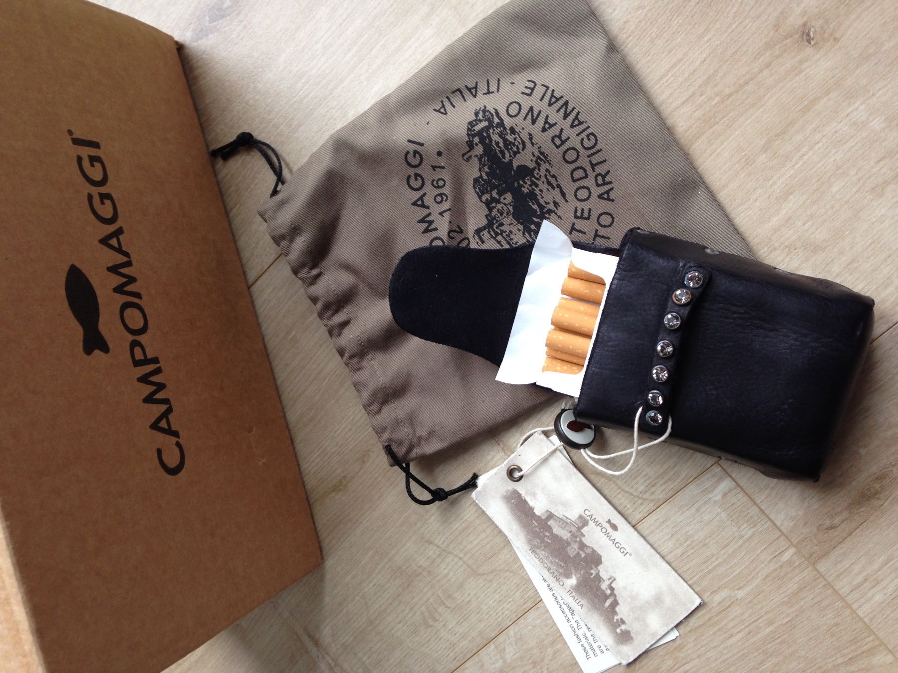Campomaggi Altri Prodotti per fumatori: CAMPOMAGGI Zigarettenetui mit Strass - LEDER nero - NEU – Nuovo (secondo la descrizione) da Schongau venduto da Designart 1