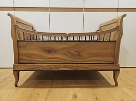 Wunderschönes antikes Babybett