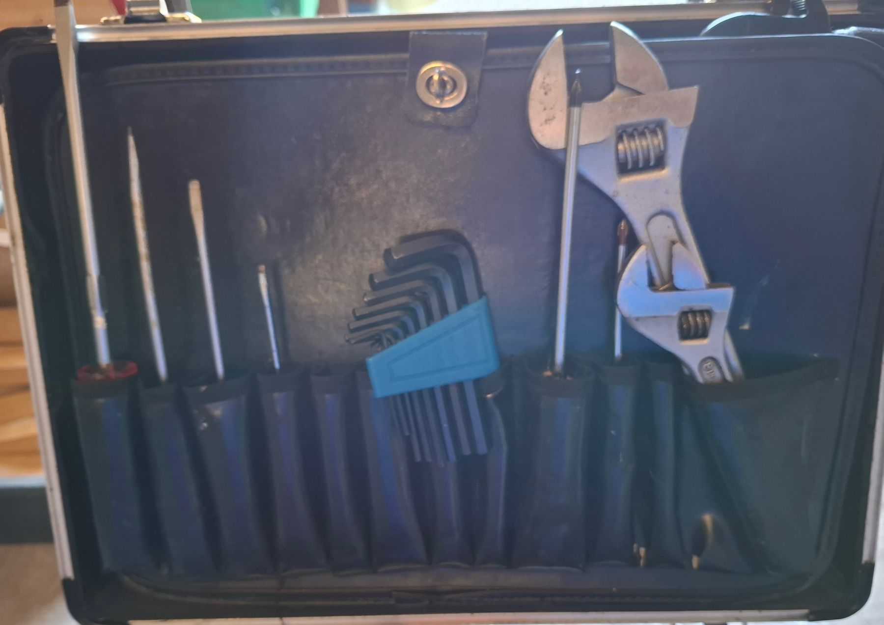 Tous les outils: Werkzeugkoffer Set – D'occasion à Hünenberg par extradesale 3