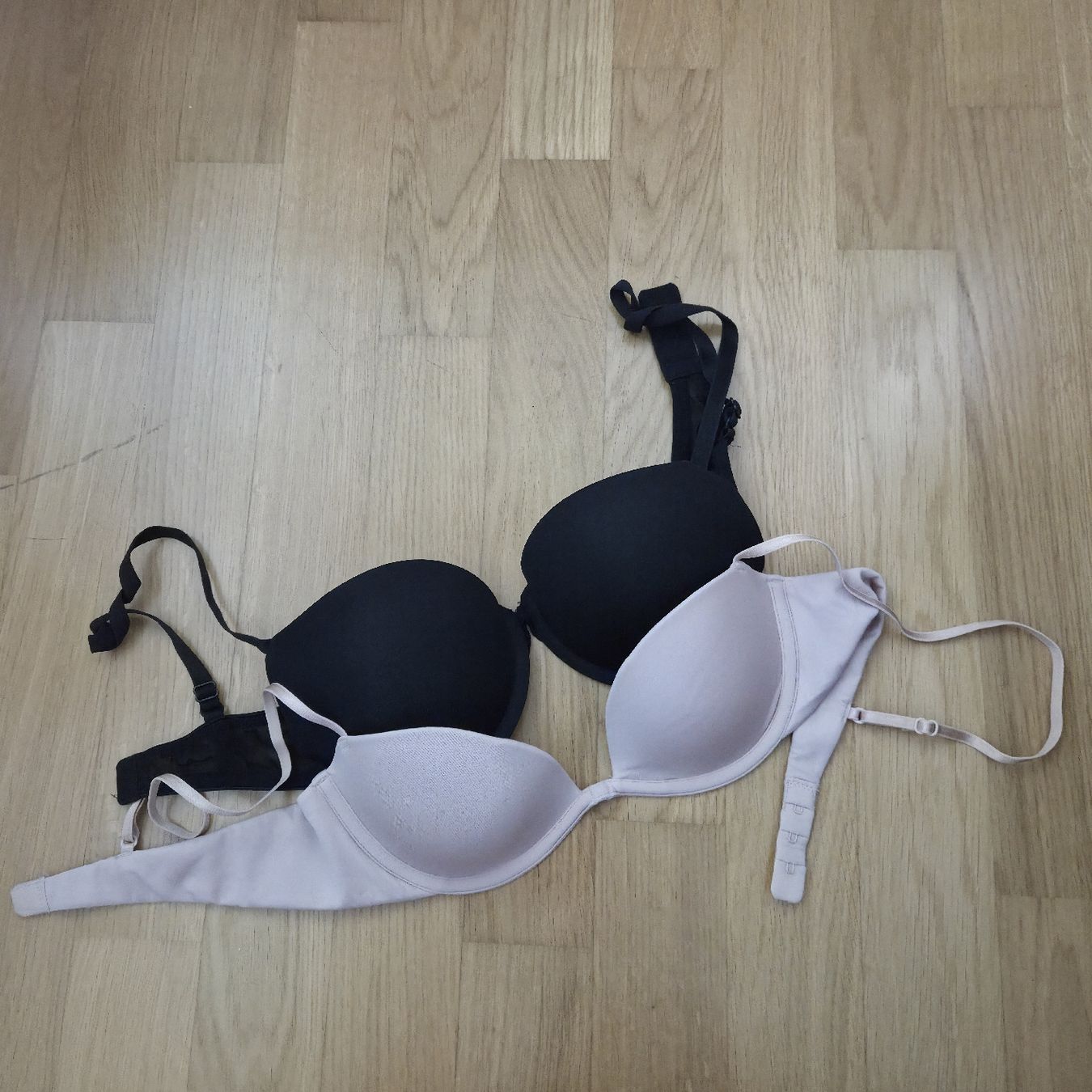 H&M Altra biancheria intima: 2er-Pack H&M BHs Schwarz & Beige Gr. 80A – Nuovo (secondo la descrizione) da Winterthur venduto da Ele_Ele18