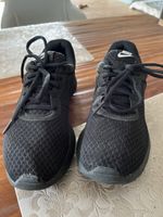 Schwarze Nike Turnschuhe Gr. 40, perfekt für den Herbst!
