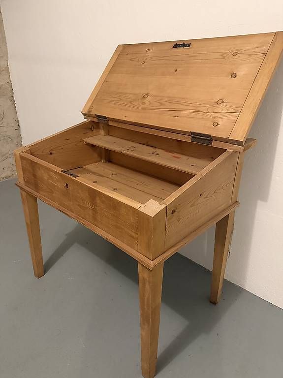 Schreibtische: Pult – Gebraucht aus Basel von dietschy77 1