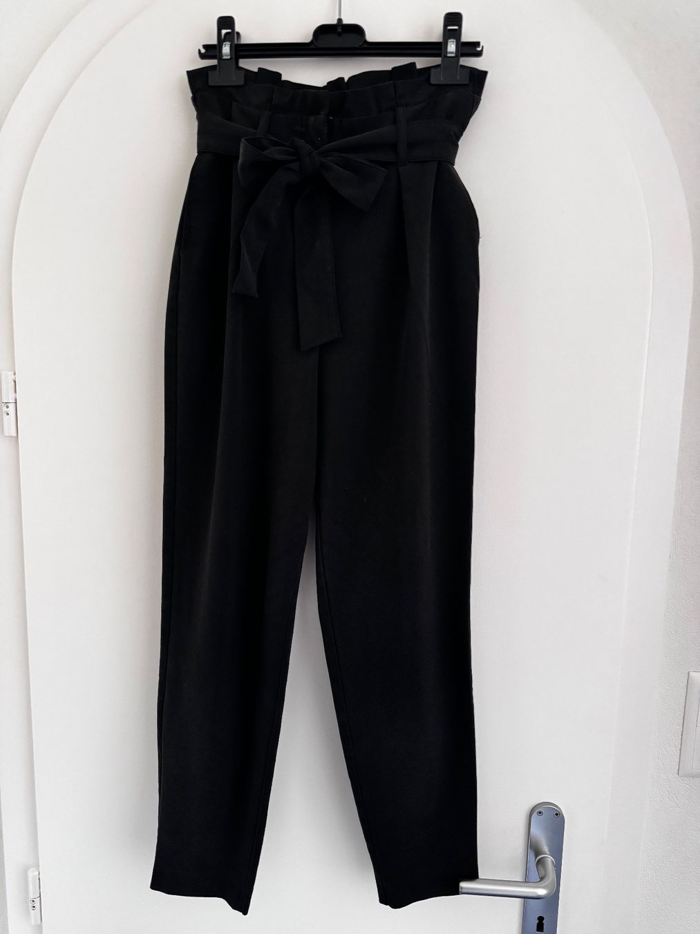 Pantaloni: ONLY Hose / Freizeithose / Paperbag-Hose / Gr. 34 – Usato da Hünibach venduto da s.leptir 1