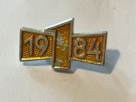 1 Anstecknadel DDR Goldene 1 1984