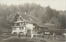 Unbekanntes Haus an unbekanntem Ort  (belebt)