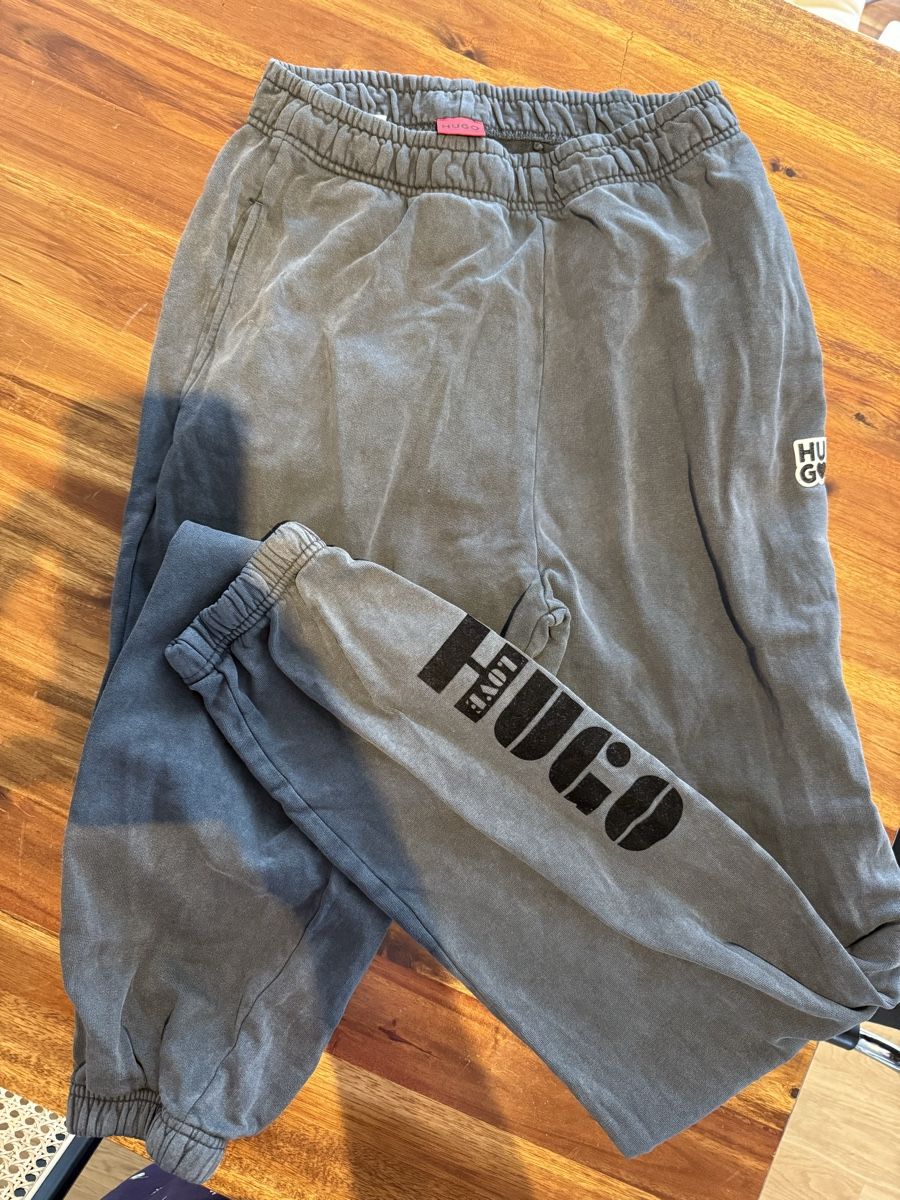 Hugo Boss Pantaloni: Hugo Boss Jogginghose – Usato da Luzern venduto da Itsclaire