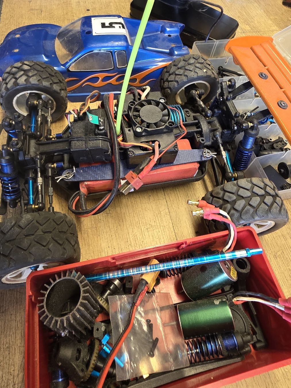 RC Kits de montage: Ferngesteuertes Auto mit Zubehőr  – D'occasion à Mittelhäusern par krasty02 1