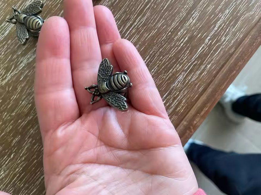 Eisenwaren: 18x Schubladengriffe in Bienenform – Neu und originalverpackt aus Lausanne von batishop 2