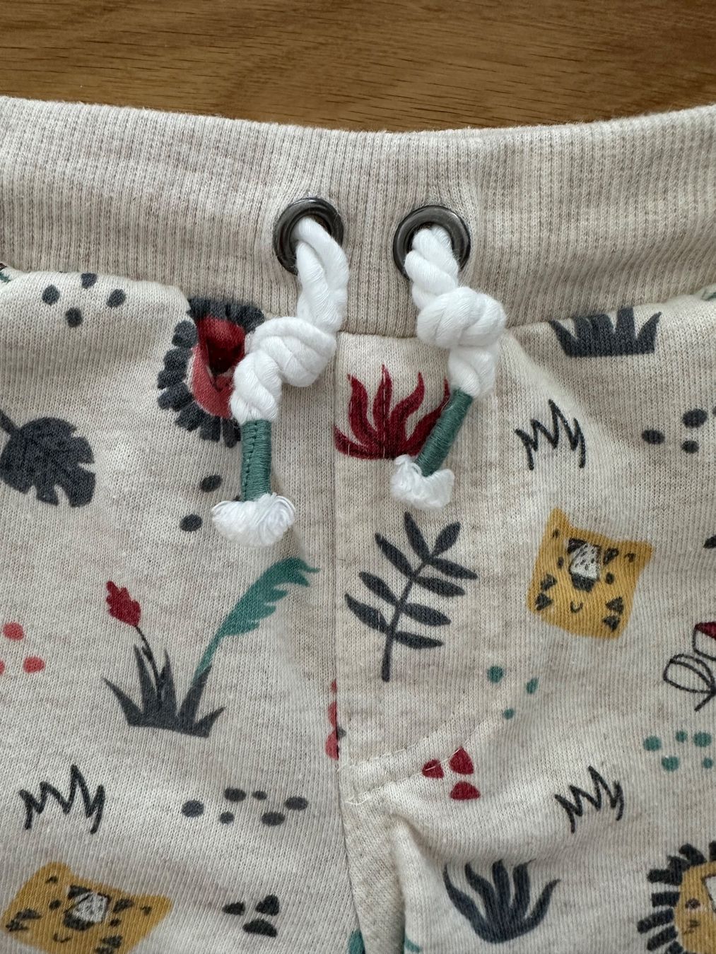 Pantaloni: Süssi kurze Hose mit Tiermuster, Gr. 86 – Usato da Unterägeri venduto da StefanGekko 1