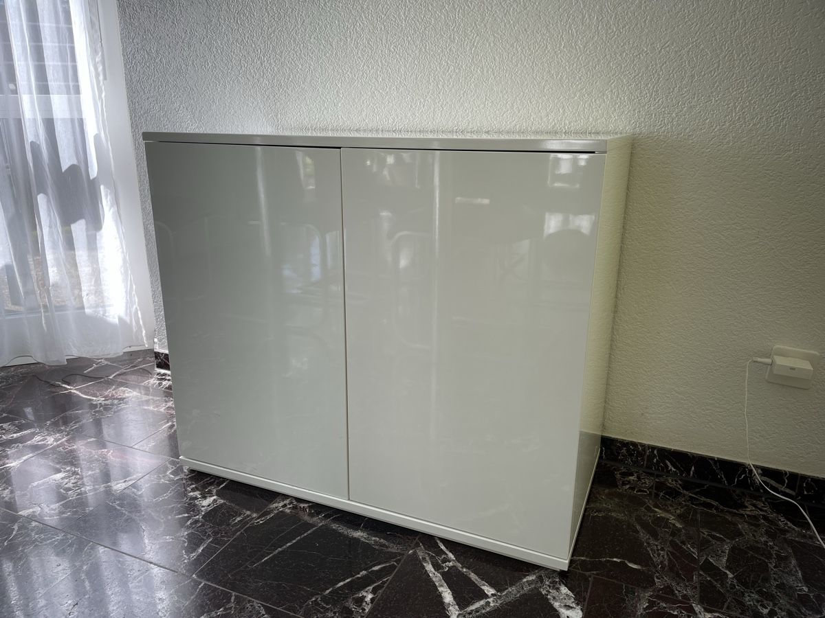 Pfister Commodes: Weisses Sideboard mit 6 Unterteilungen – D'occasion à Biel/Bienne par Tribo85
