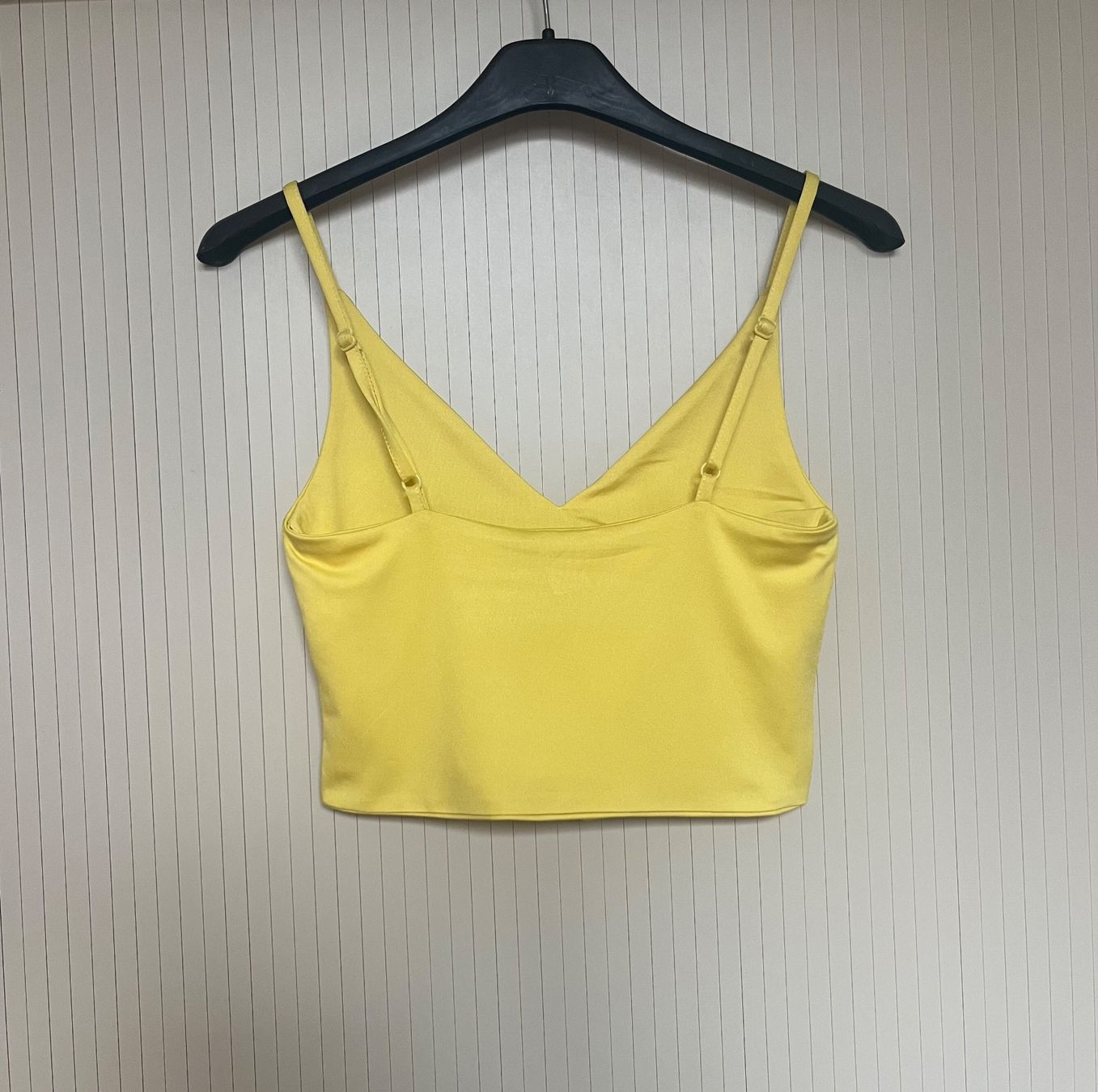 Top: Joli crop top jaune – Nuovo (secondo la descrizione) da Ardon venduto da chl_j2df 1