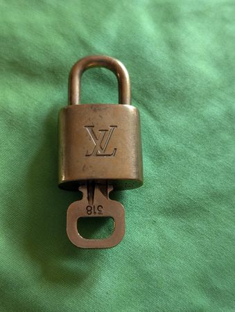Cadenas LOUIS VUITTON avec clé