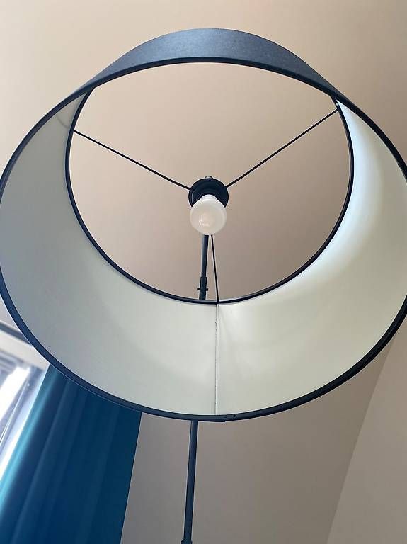 Lampade: Stylish large black floor lamp with smart bulb – Nuovo e nell'imballaggio originale da Nyon venduto da ako_k6ln 2