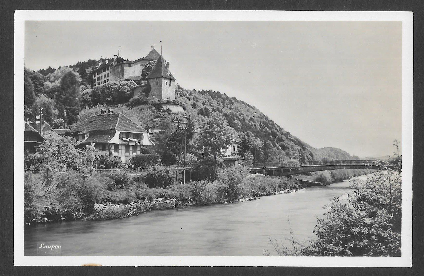 Cartoline postali: Laupen Teilansicht mit Schloss – Usato da Olten venduto da clotaldi