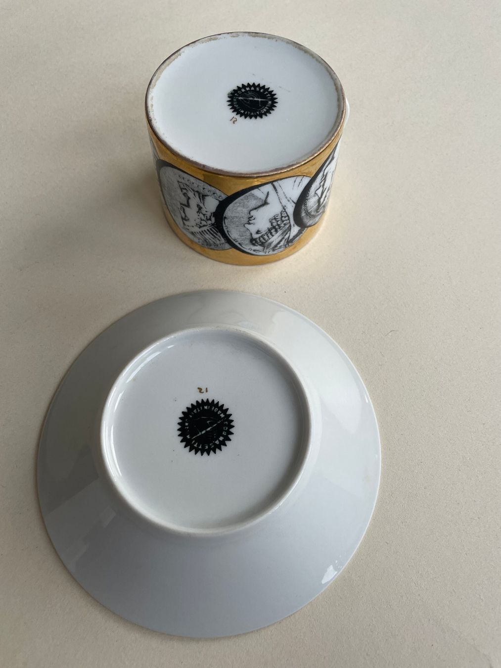 Fornasetti Tazze: FORNASETTI TASSE - CAMMEI – Usato da Zürich venduto da ricoroco 2