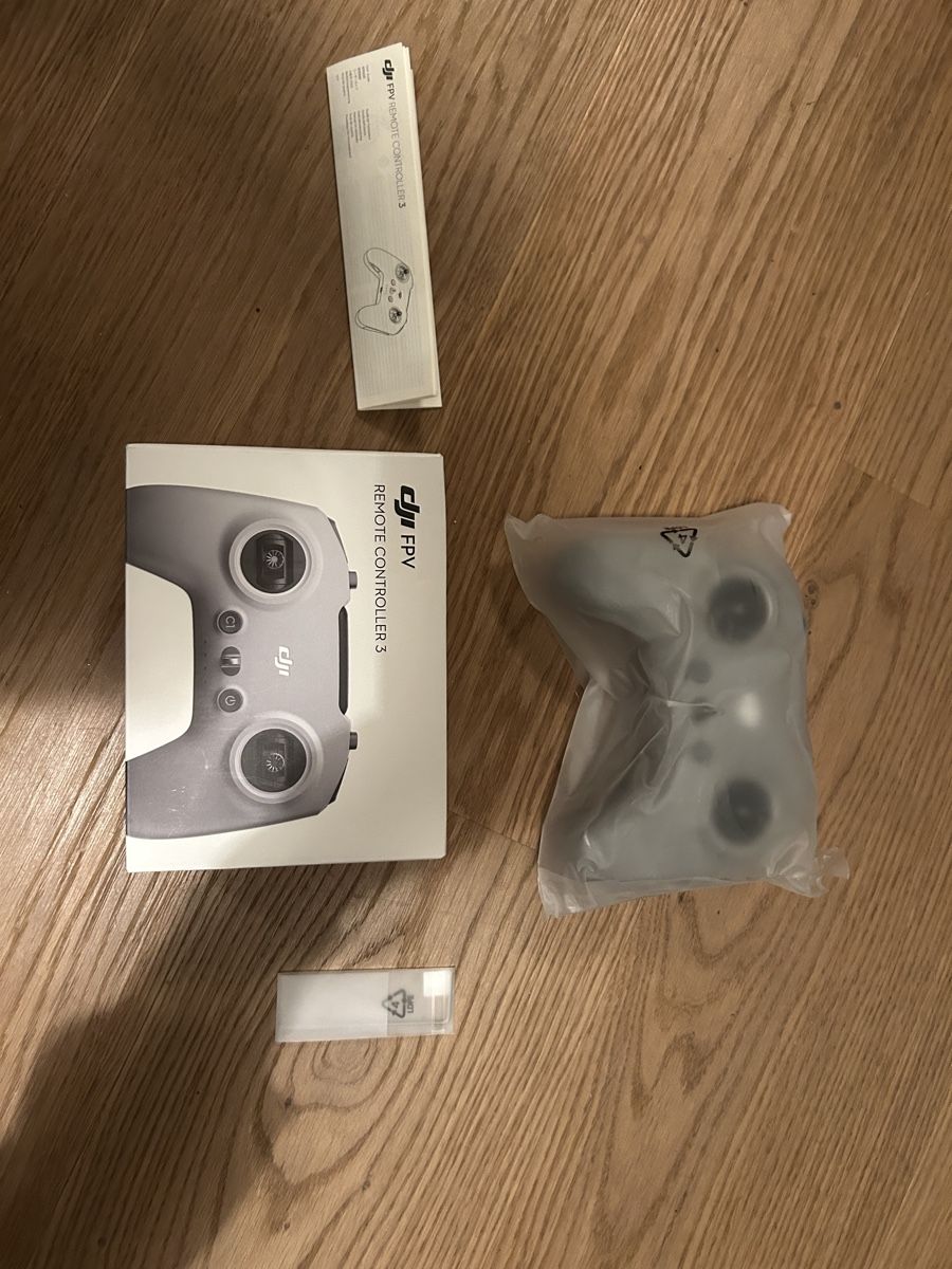 Télécommandes: Dji remote controller 3 neu – Neuf avec emballage d'origine à Erlenbach ZH par Emeylan 1
