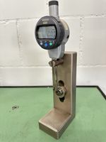 Mitutoyo Digitale Messuhr mit Stativ.