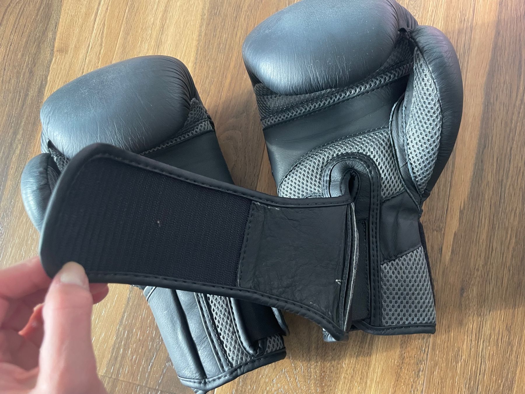 Guanti & manicotti: Super Schnäppchen, Trainings-Boxhandschuhe, Grösse M – Nuovo (secondo la descrizione) da Lachen SZ venduto da schoenundgut 1