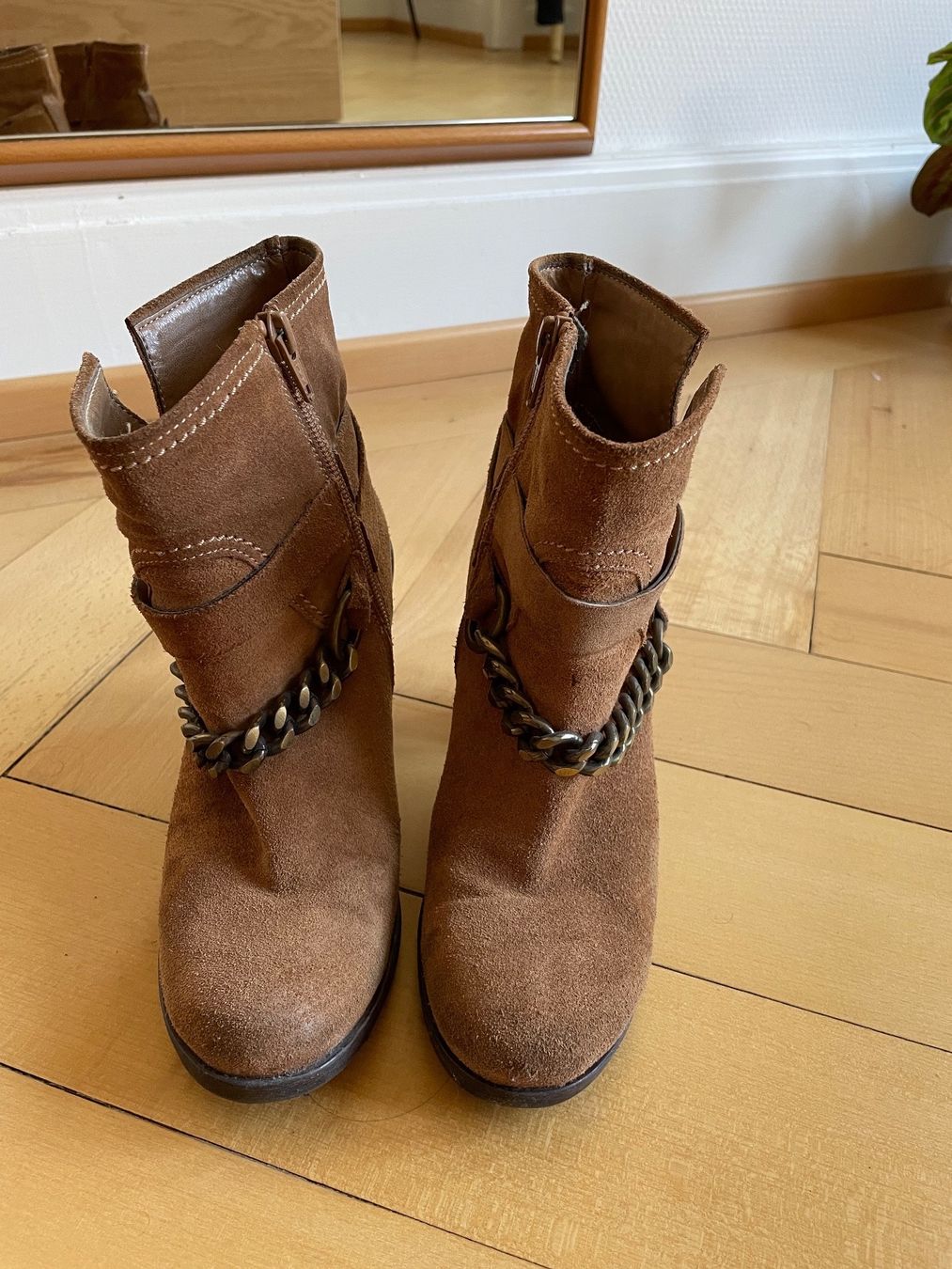 Scarpe da donna: Leder Absatzstiefeletten – Usato da Basel venduto da BiancaCCC 1