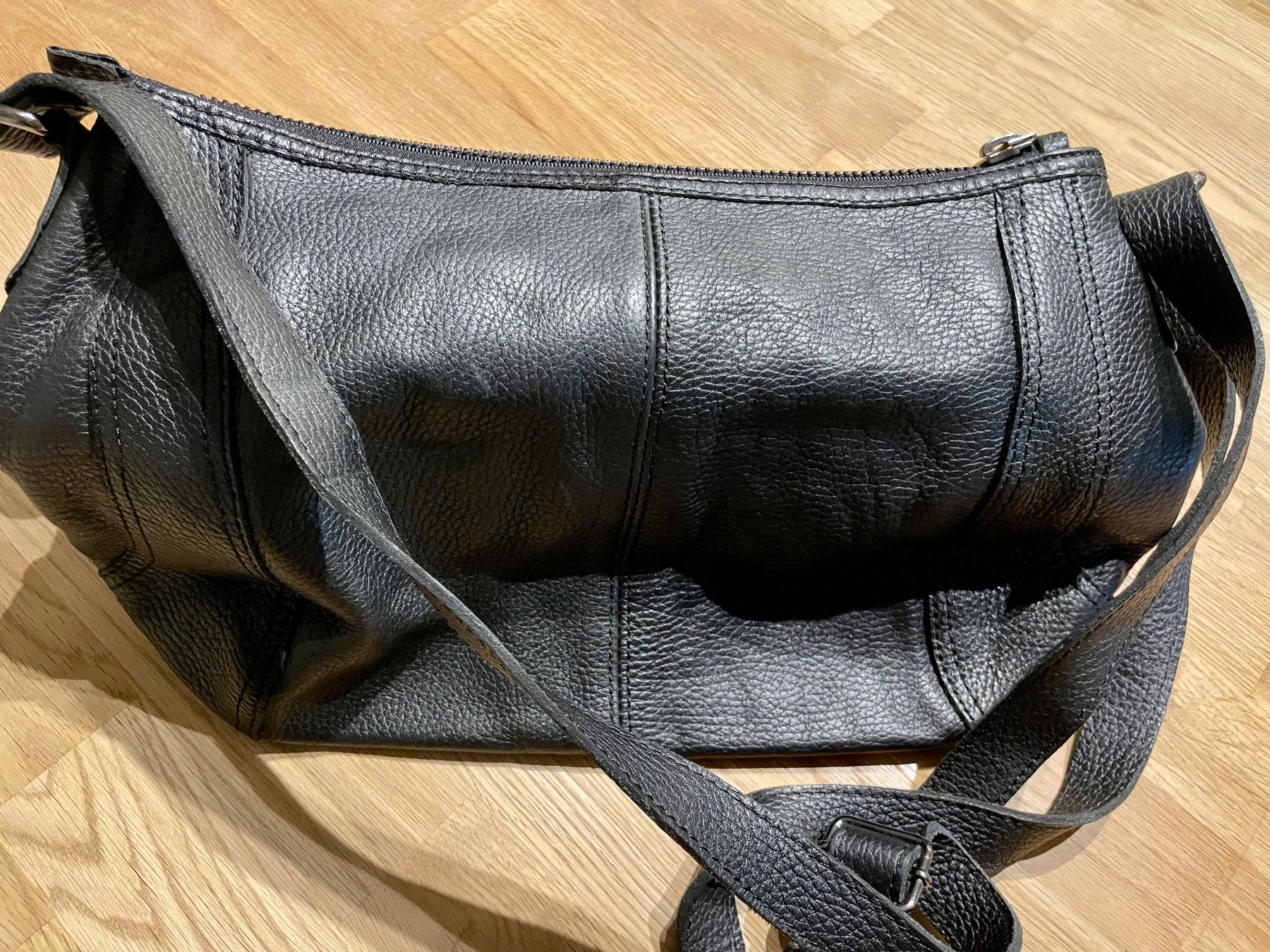 H&M Sacs femmes: Echtleder Umhängetasche schwarz – D'occasion à Bassersdorf par Cincinnati 1