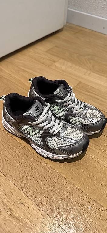 Scarpe da uomo: New Balance Sneaker Gr. 30.5 – Usato da Strengelbach venduto da lul_tfr6 1