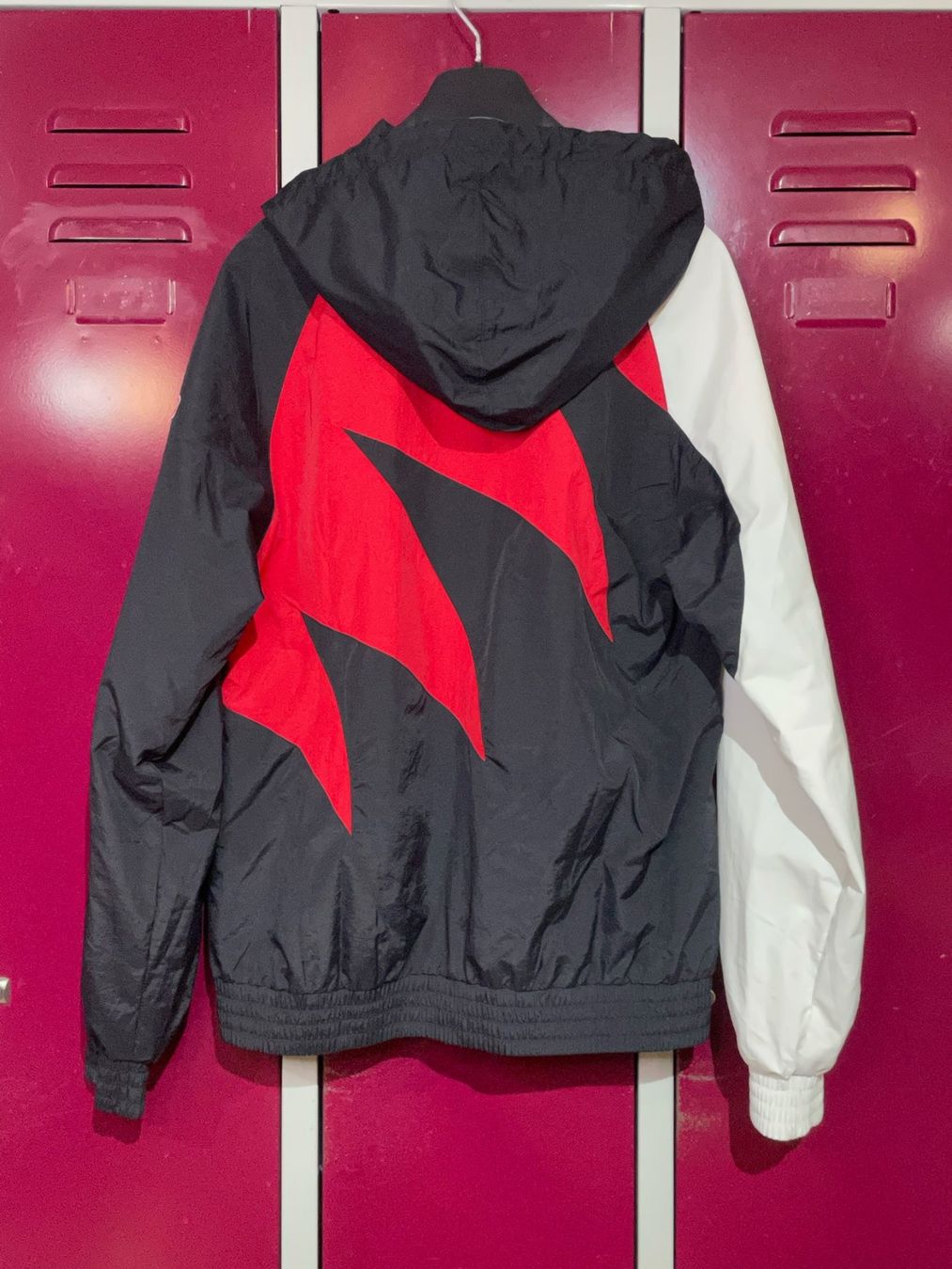 Mitchell & Ness Jacken: MITCHELL & NESS CHICAGO BULLS WINDBREAKER JACKET SZ: M – Gebraucht aus Cortaillod von Stay_Alive_vintage 1