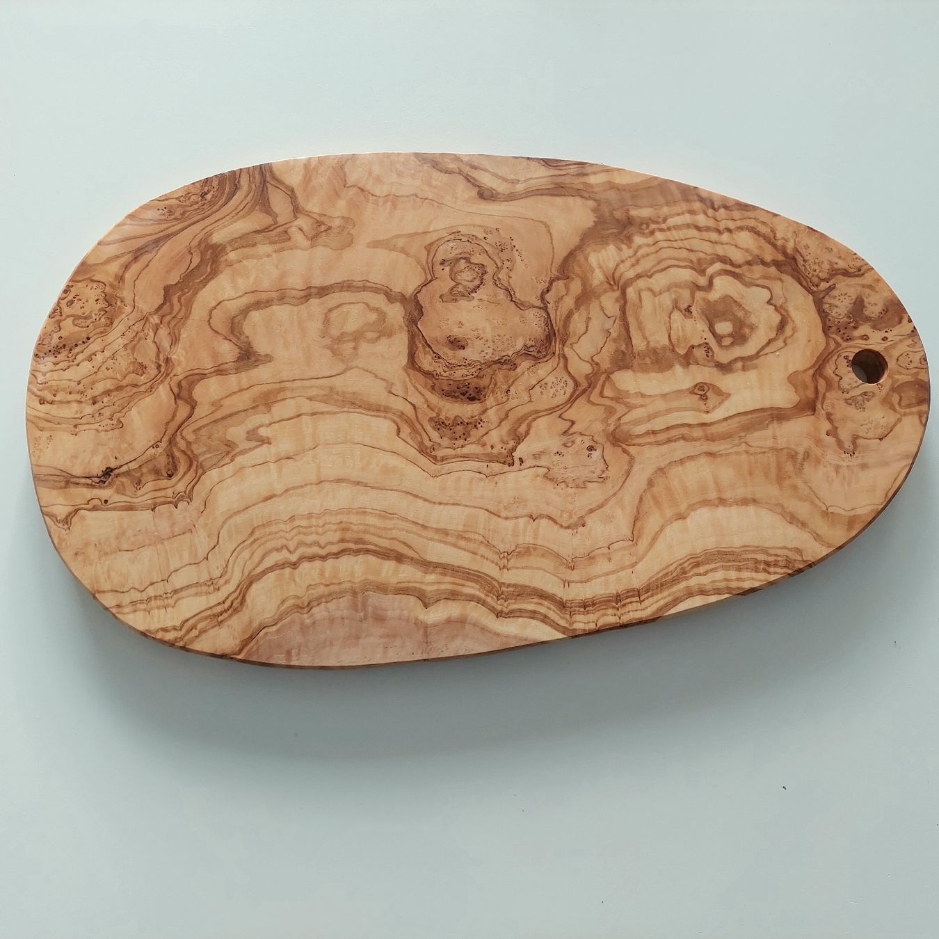Articoli in legno: Ovales Brett aus Olivenholz – Nuovo e nell'imballaggio originale da Hüntwangen venduto da Elyha